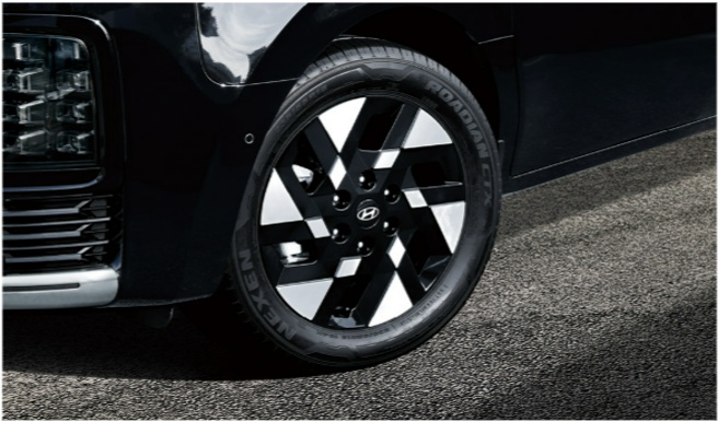 더 뉴 스타리아 하이브리드 라운지 18인치 알로이 휠, 타이어 규격