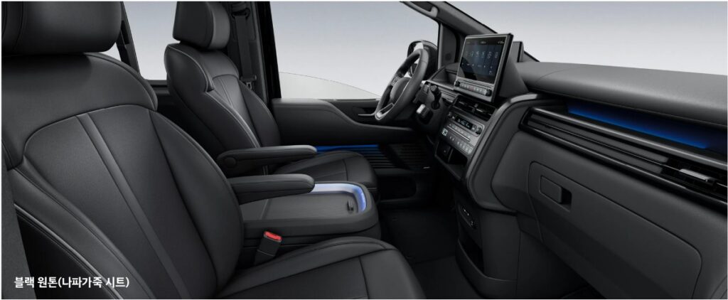 더 뉴 스타리아 하이브리드 라운지 블랙 원톤 내장 컬러 및 나파가죽 시트