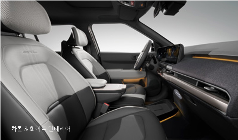 2026 EV3 GT-Line 전용 차콜 & 화이트 내장 컬러 및 GT-Line 전용 프리미엄 바이오 인조가죽 시트