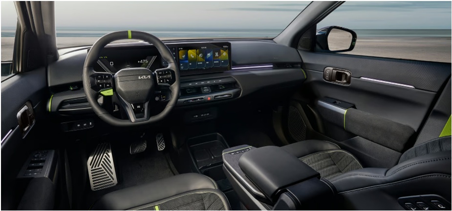 EV4 GT 블랙 & 네온 내장 컬러 및 스웨이드 시트